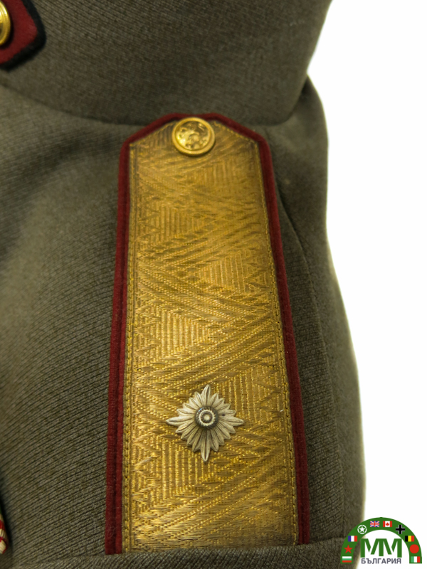 Пълна униформа général български