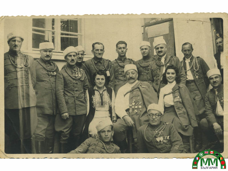 Пълна униформа Younak български
