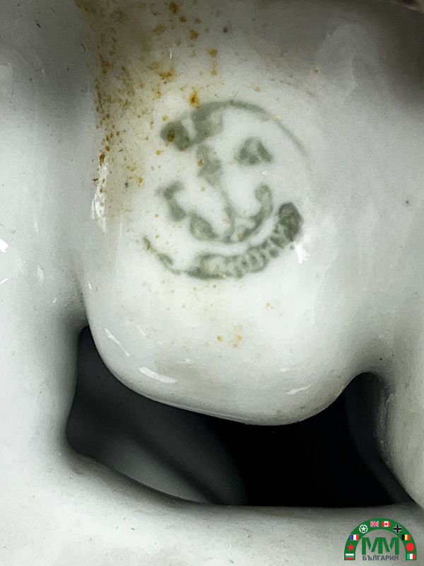 Statuette български Younak